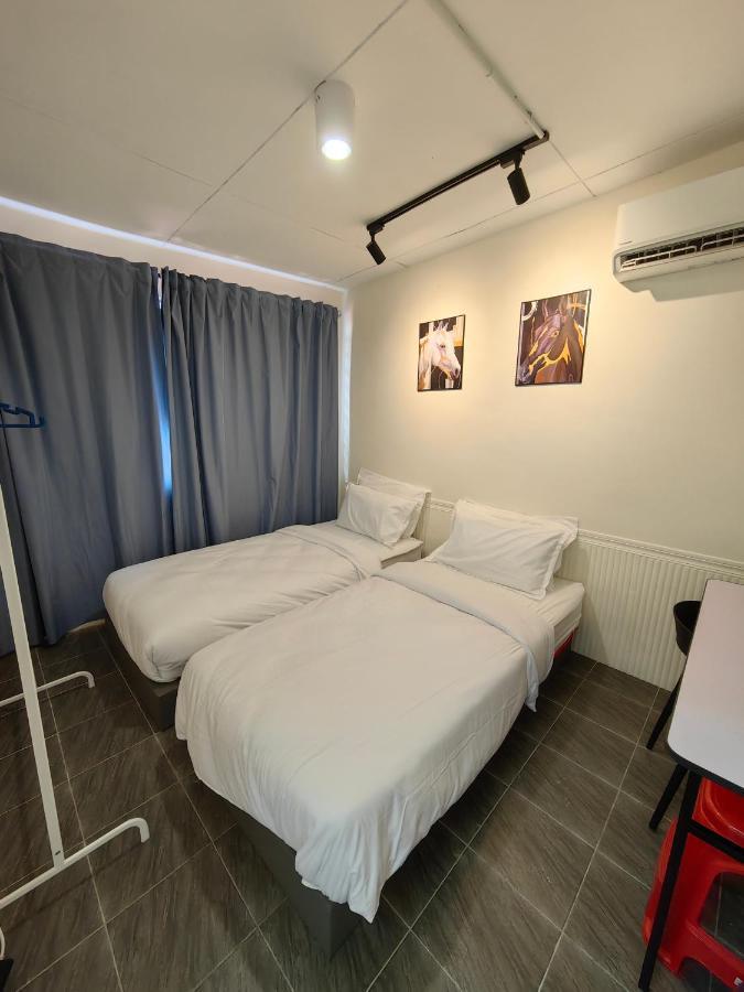 Ww Hostel 22A Private Shower George Town Exterior photo