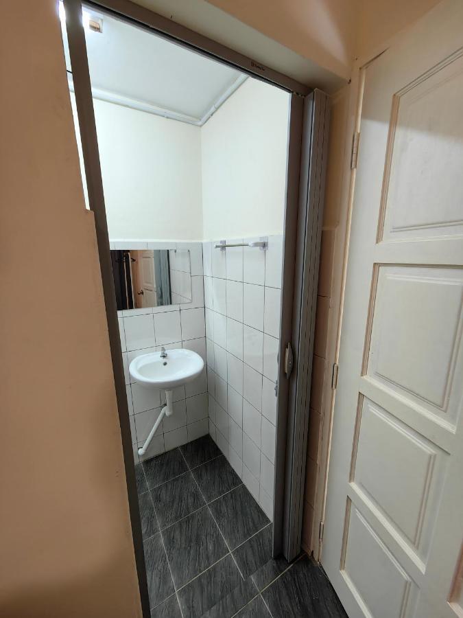 Ww Hostel 22A Private Shower George Town Exterior photo